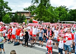 Tłumy kibiców w Ciechocińskiej Strefie Kibica przed Kinem "Zdrój". Niestety Polska przegrywa z Senegalem